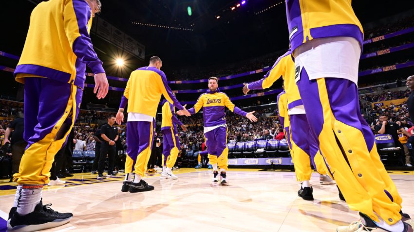 Chicago Bulls v Los Angeles Lakers